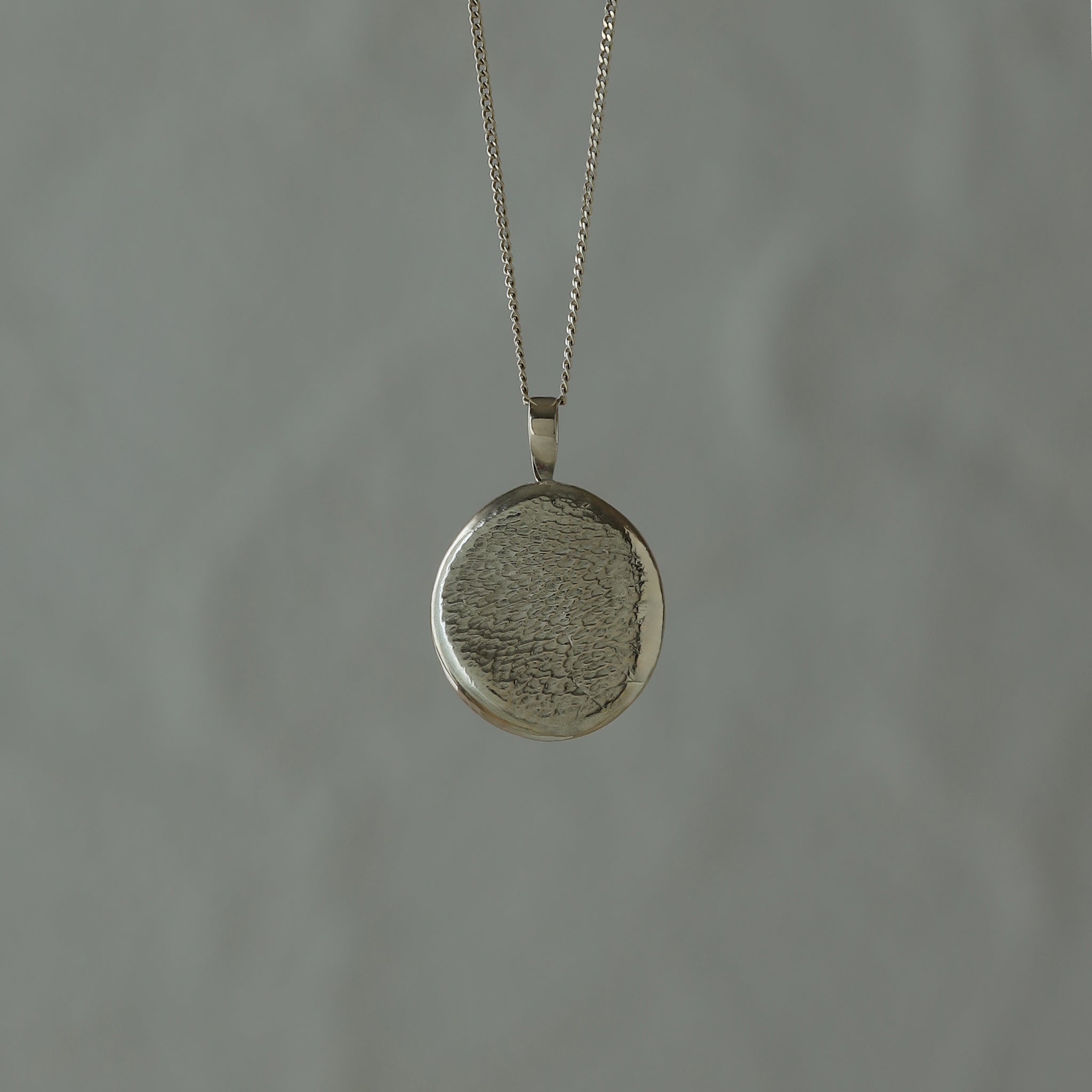 【K10YG】"signet CHARM" 刻印入り